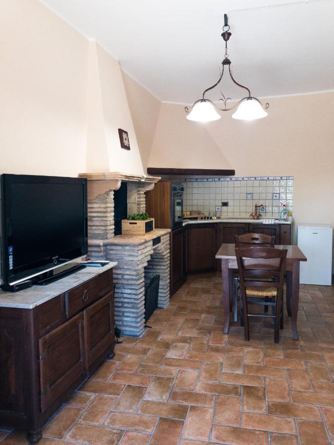 Casa Vacanze La Piazzetta Del Castello Montecalvello Exterior photo