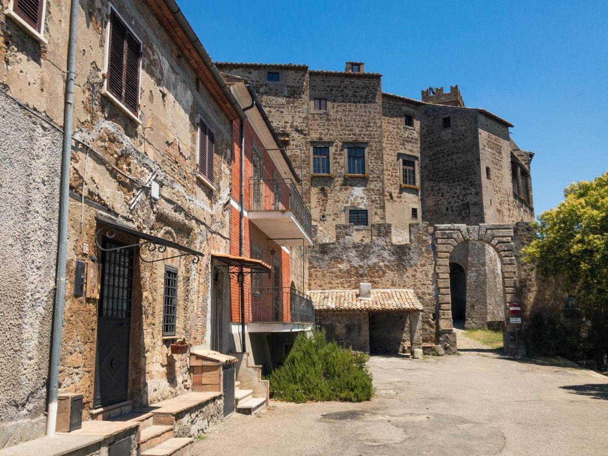 Casa Vacanze La Piazzetta Del Castello Montecalvello Exterior photo