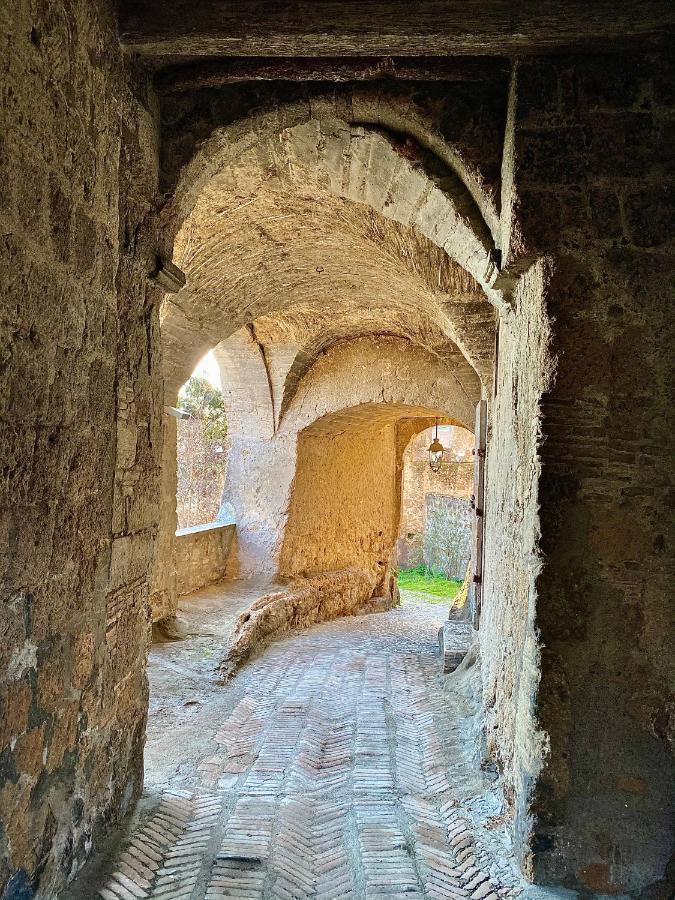 Casa Vacanze La Piazzetta Del Castello Montecalvello Exterior photo