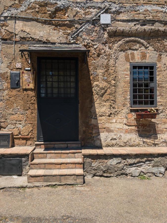 Casa Vacanze La Piazzetta Del Castello Montecalvello Exterior photo